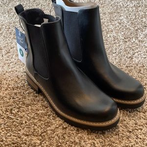 NWT Women Celina Water Repellant Chelsea Boots